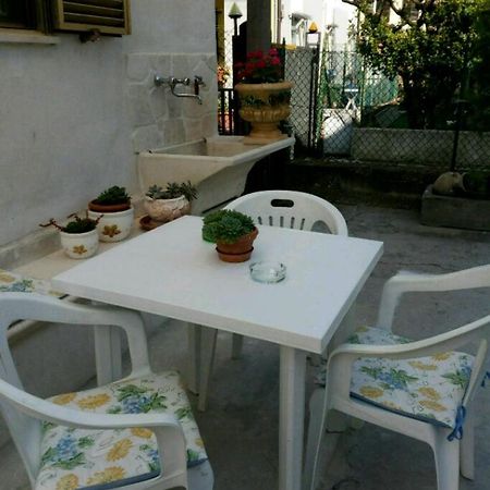 Bed and Breakfast Alfi Beb Le Torri Exterior foto